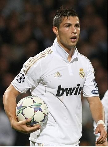 武汉盛帆黄鹤女篮斩获三连胜，队长王佳琦砍下本赛季首个“三双”（武汉盛帆黄鹤女篮豪取三连胜，队长王佳琦收获赛季首个三双）