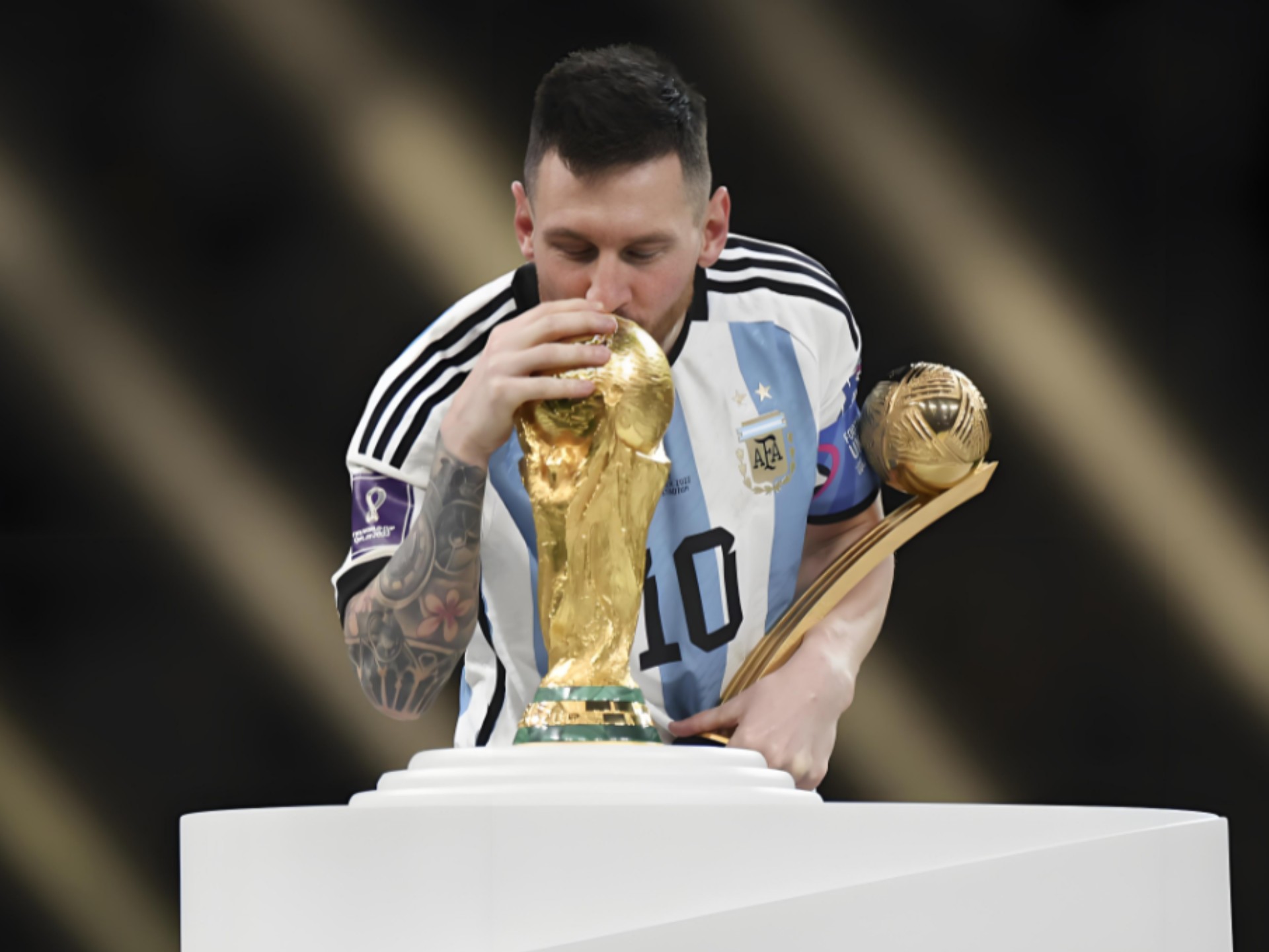 中超改跨年制，融入世界还是盲目跟风？（中超跨年赛制：接轨国际还是盲从潮流？）