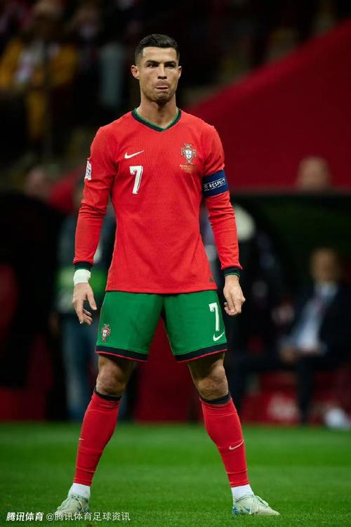 阿斯跟队：佩德里和拉菲尼亚今天将参加部分合练以检验状态（阿斯记者：佩德里与拉菲尼亚今将参与部分合练，以评估状态）