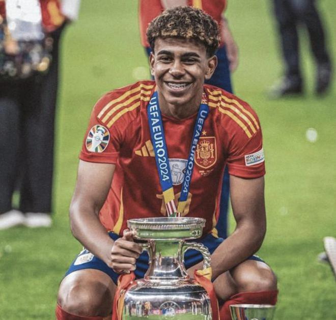 武磊回顾2025：欣慰和幸福的一年，错过了比赛但没错过自己（武磊盘点2025：这一年充满欣慰与幸福，虽缺席比赛却未迷失自我）